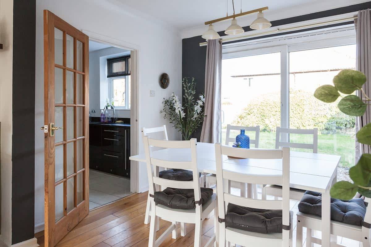 Perfect Booking | 4 Bed Home – Near City & Airport in Stockport, Gran Mánchester