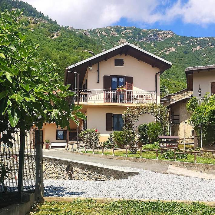 Location de vacances pour 3 personnes, avec vue et jardin, adapté aux familles à Villar San Costanzo