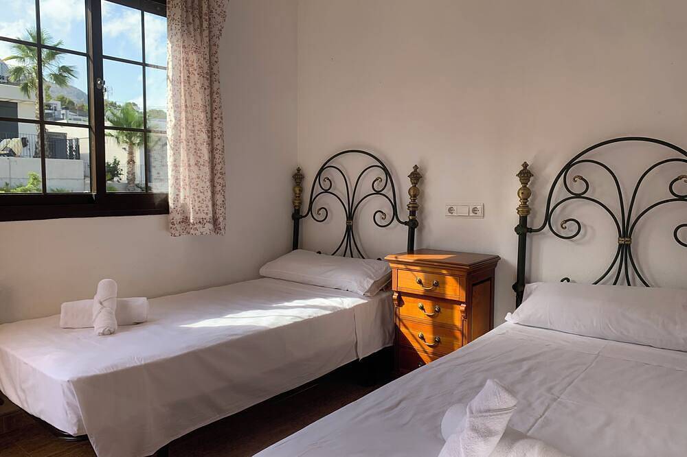 Villa with pool at the foot of Mount Ponoig in Polop, Costa Blanca