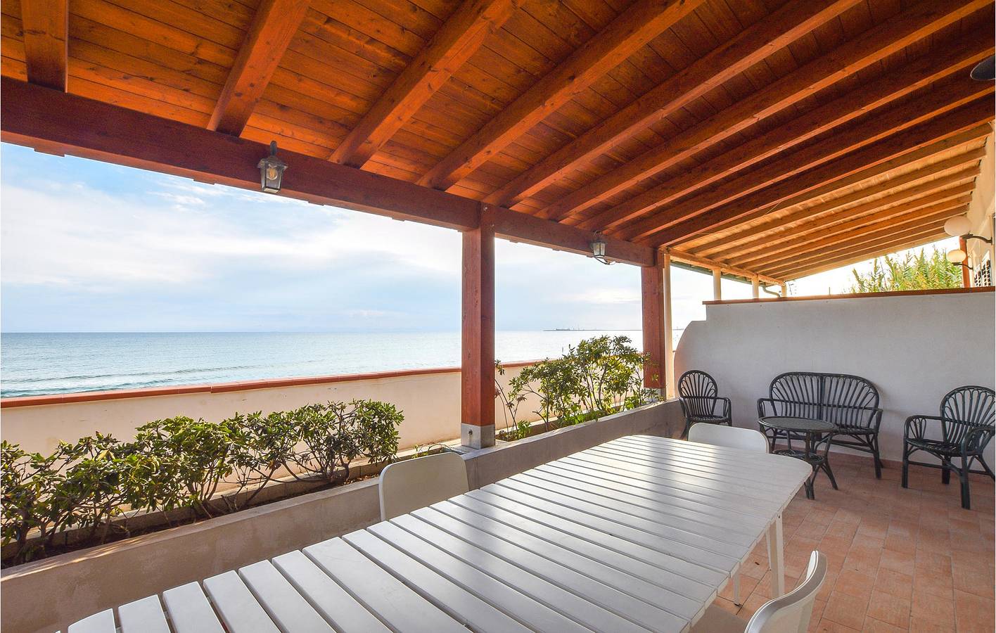 Seaside Apartment with Garage Parking & WiFi in Tegolaio, Pozzallo