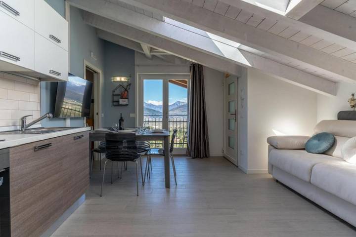 Ferienwohnung für 2 Personen, mit Balkon und Terrasse sowie Garten und Seeblick