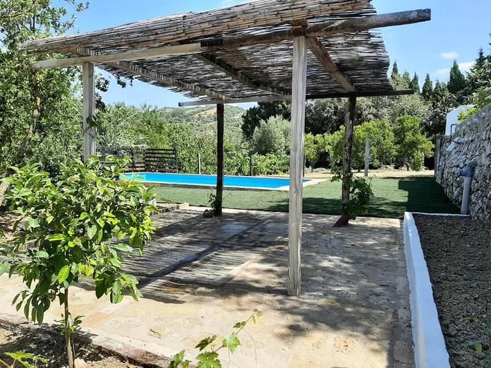 Casa rural para 8 personas, con jardín además de vistas y piscina en Ubrique