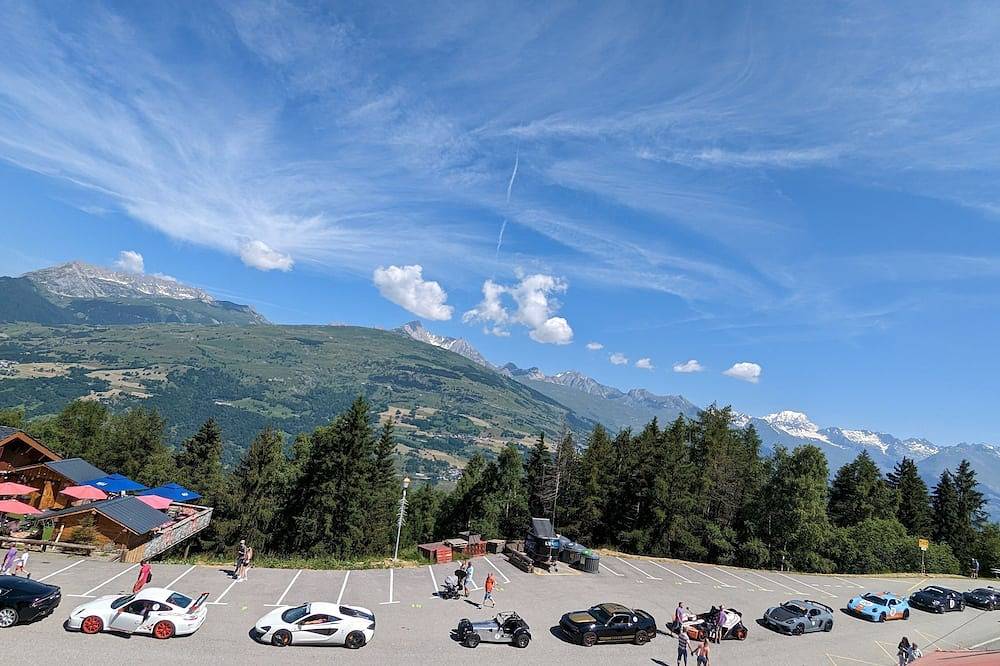 Entire apartment, Studio center resort beautiful view Les Coches La Plagne Paradiski in La Plagne, Bellentre