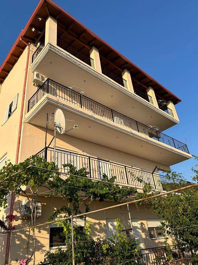 Maison d’hôte pour 4 personnes, avec jardin ainsi que vue et balcon dans Dhërmi