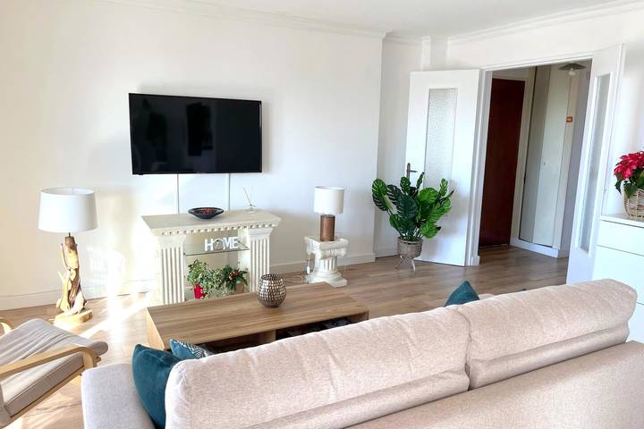 Appartement entier, Appartement T3 avec balcon proche de la mer in Six-Fours-les-Plages, Côte méditerranéenne (France)