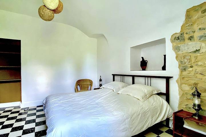 Gîte pour 3 personnes, avec terrasse ainsi que jardin et piscine à Saint-André-de-Cruzières - 3