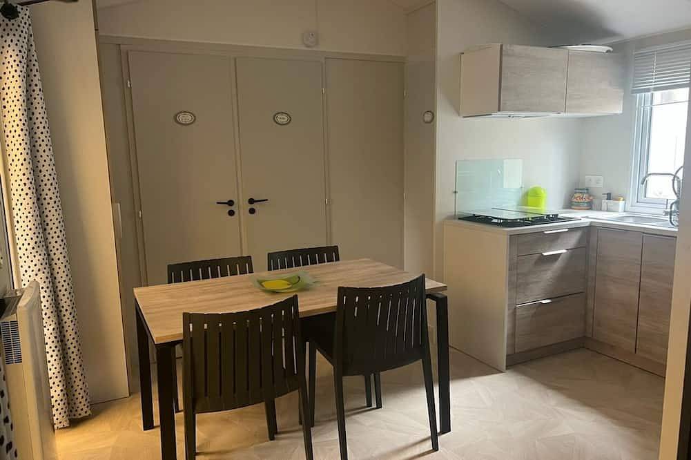 Mobil-home à 200 m de la plage dans camping 3* familial et convivial, arboré. in Saint-Georges-de-Didonne, Région de Rochefort