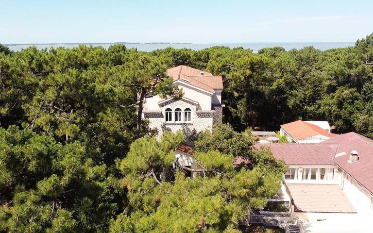 Club vacances pour 6 personnes, avec jardin ainsi que terrasse et piscine en Charente-Maritime