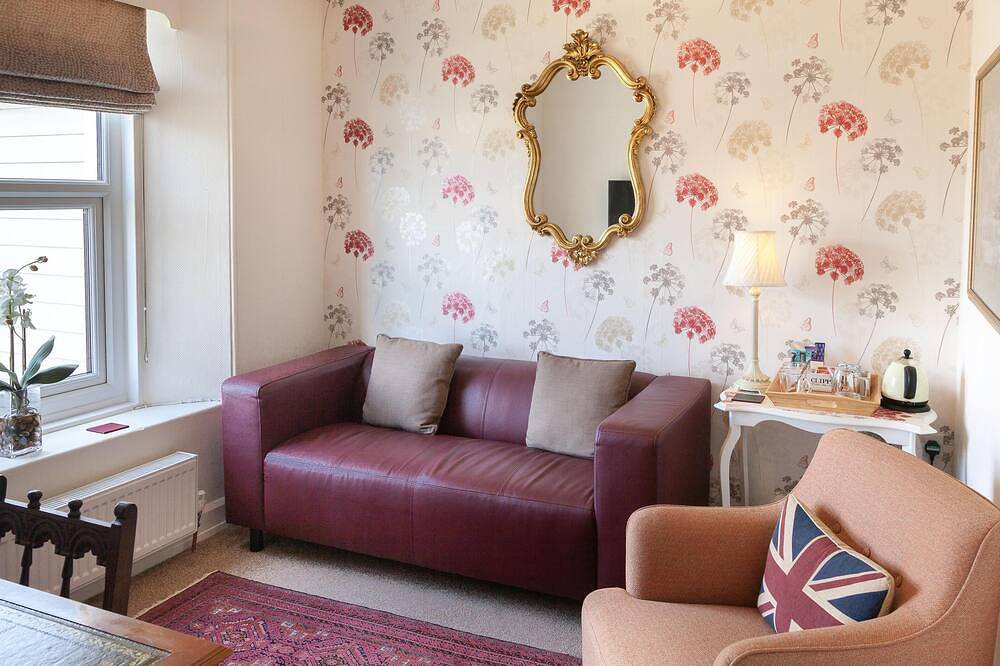 Suite-Deluxe-Ensuite-with Four Poster in Torquay, Torbay