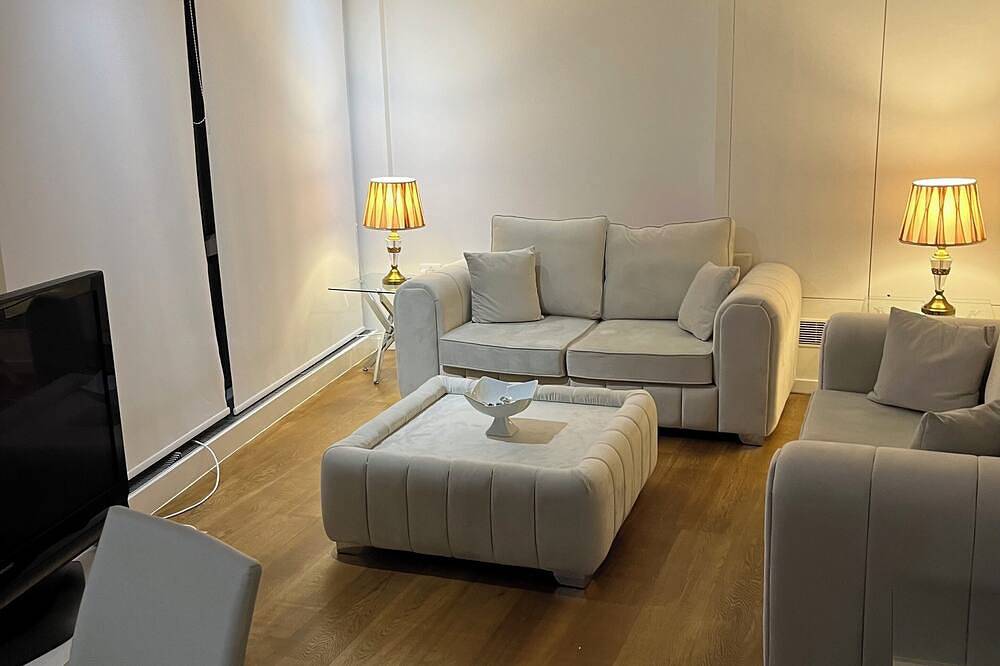 Luxury Room With City view in Tower Hamlets, London