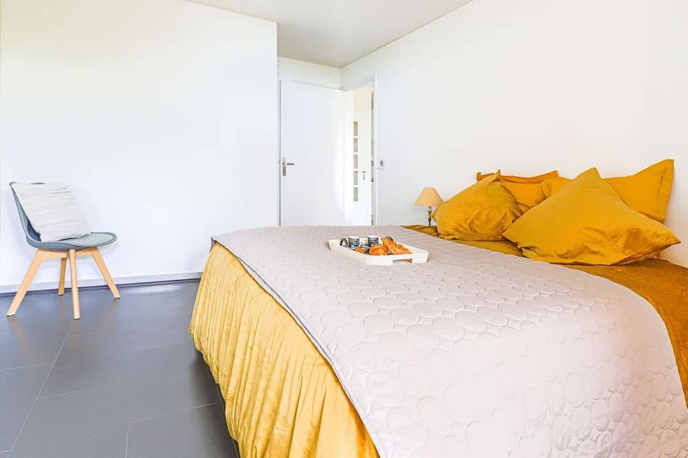Entire apartment, Nice apartment for 4 guests with pool, Wifi, Tv, terrace and pets allowed in Èze, Nice region
