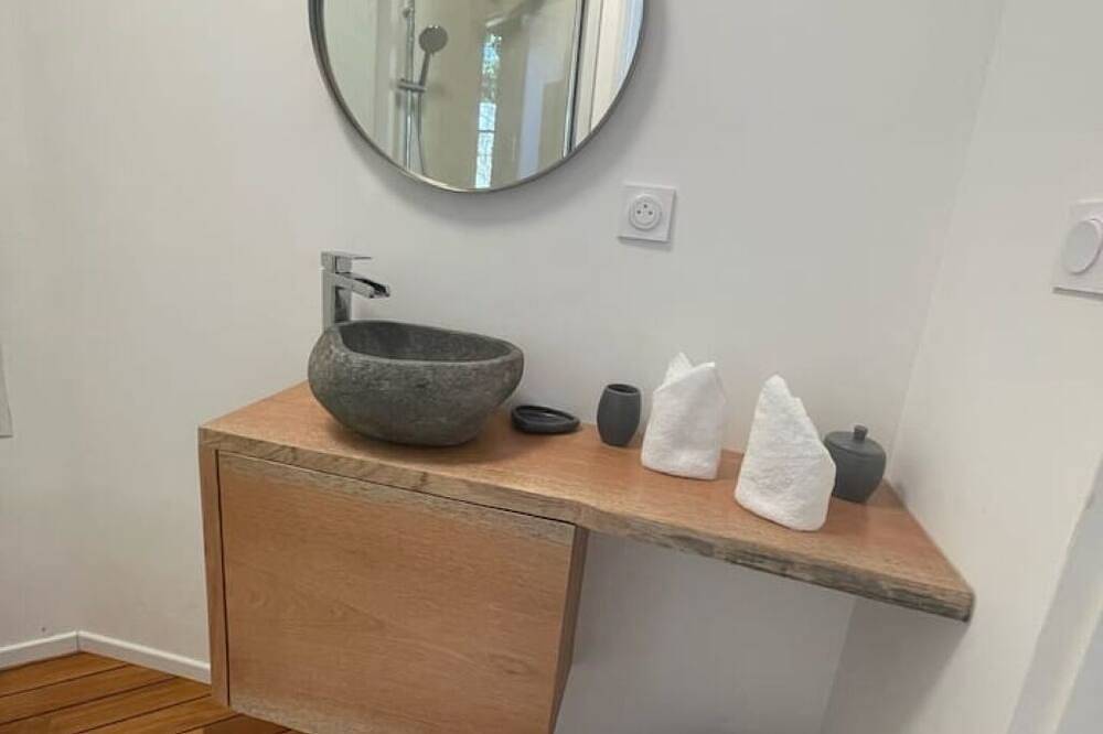 Apartamento entero, Cocoon under the oaks with jacuzzi in Saint-Martin-de-Londres, Región de Lodève