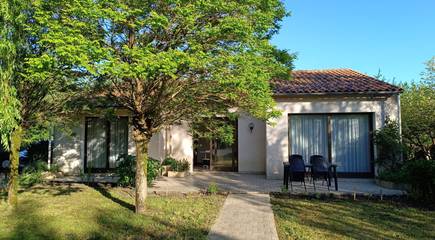 Gîte pour 4 personnes, avec jardin et terrasse à Arçais