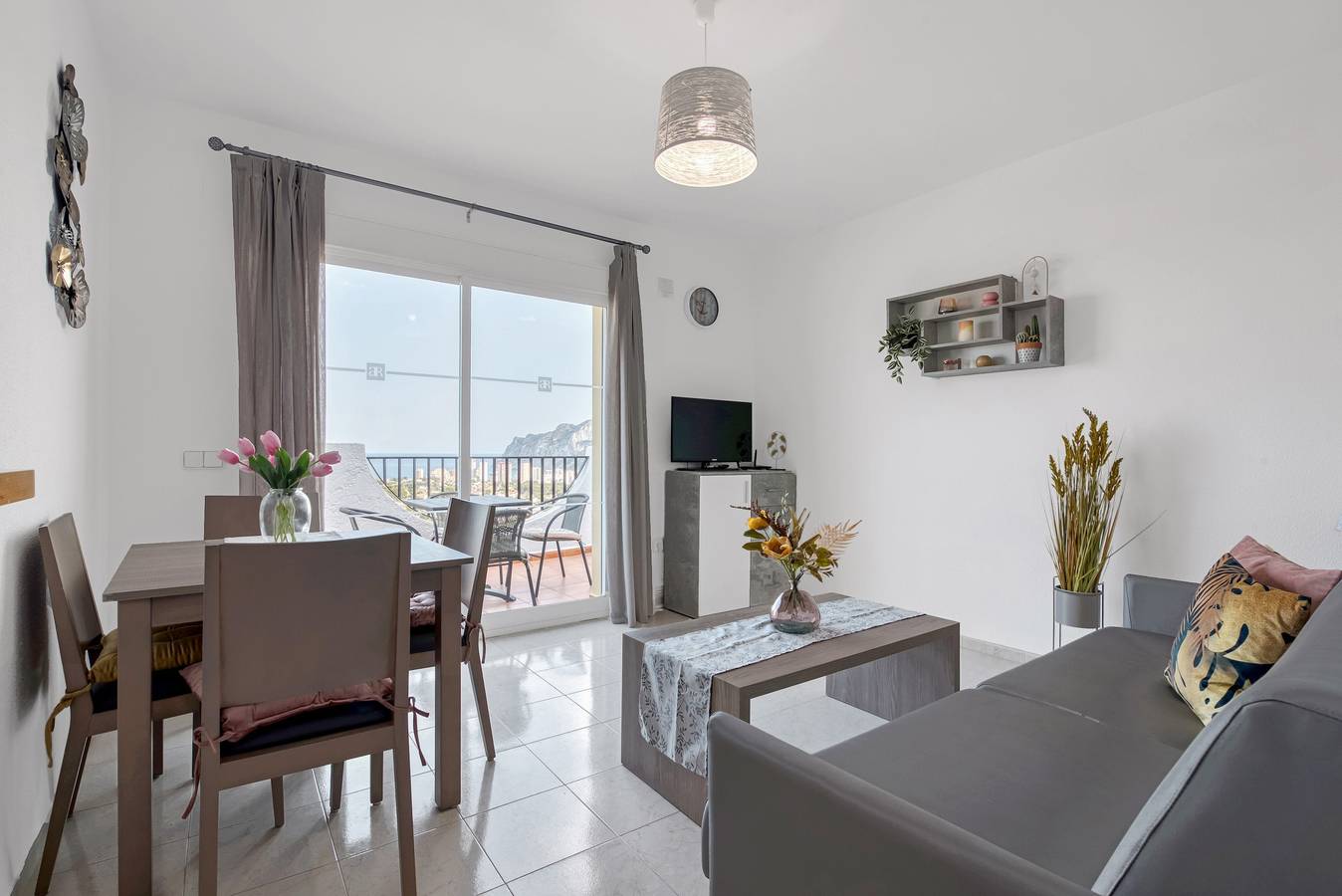 Hel lejlighed, Holiday Apartment "Clementina Imperial Park" with Sea View, Shared Pool & Wi-Fi in Imperial Park Resort, Calpe