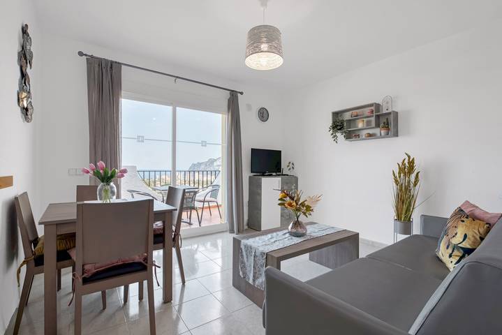 Apartamento entero, Apartamento vacacional "Clementina Imperial Park" con vistas al mar, piscina compartida y Wi-Fi in Imperial Park Resort, Calpe