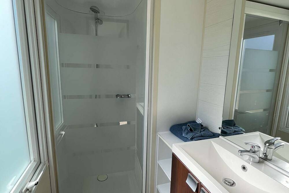 Mobile home sur terrain privé 100 m de la plage in Plouescat, Côte des Légendes