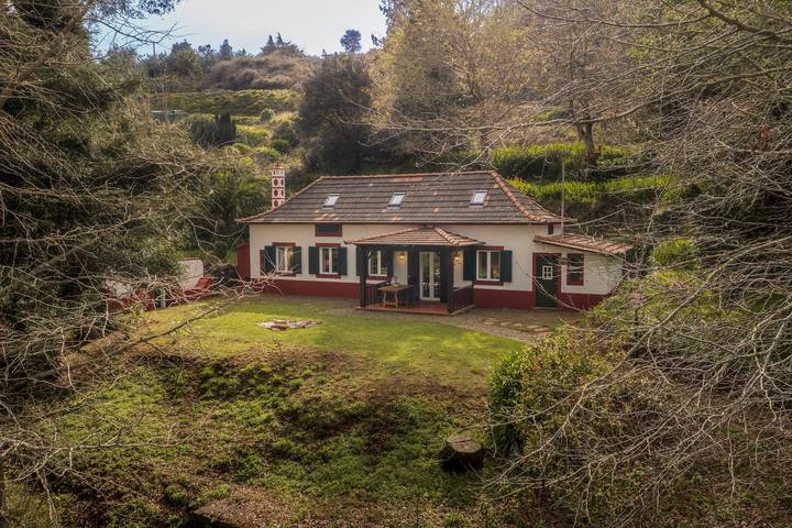 Cottage for 6 people, with Terrace and Garden in Madeira