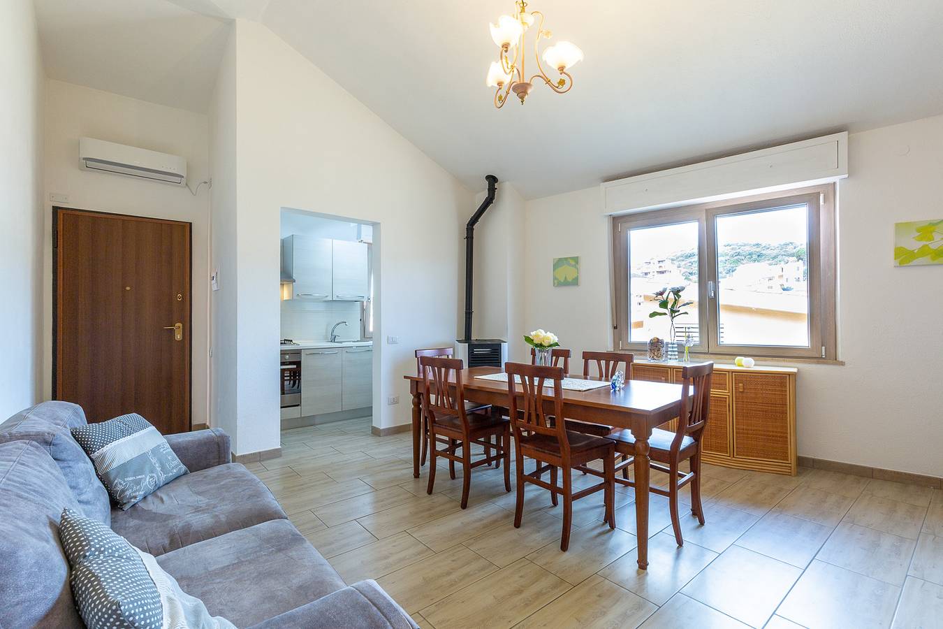 Appartamento intero, Appartamento centrale con balcone, Wifi e aria condizionata in Crabonaxa/Villasimius, Villasimius