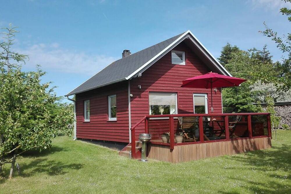 Ferienhaus auf 2 Etagen, mit großer Sonnenterrasse und Grillplatz in Hagen Auf Rügen, Lohme