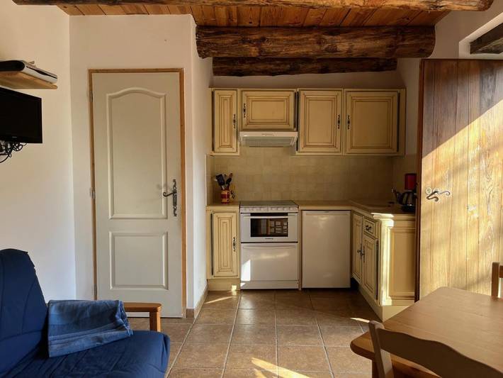 Location de vacances pour 2 personnes, avec jardin et vue ainsi que terrasse et piscine à Saint-Sauveur-de-Cruzières - 3