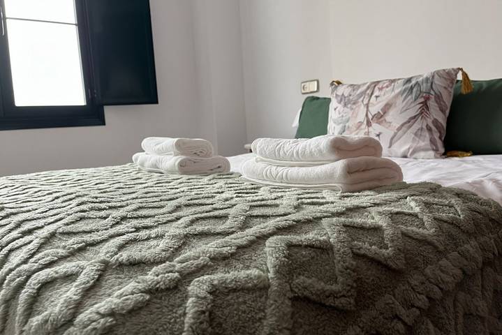 Entire apartment, Cozy Apartment Near Cudillero: 400m to Coast, WiFi & TV Included in Cudillero, Costa Verde (Spain)