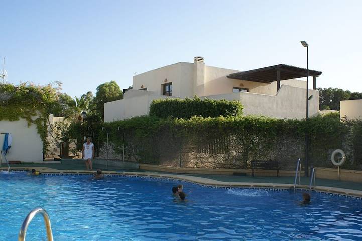 Villa for 6 people, with Balcony and Yard as well as Pool in San José (Almeria)