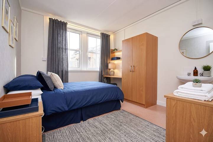 Ganze Wohnung, 6 Bedroom Self Contained Hostel Unit in Inverclyde