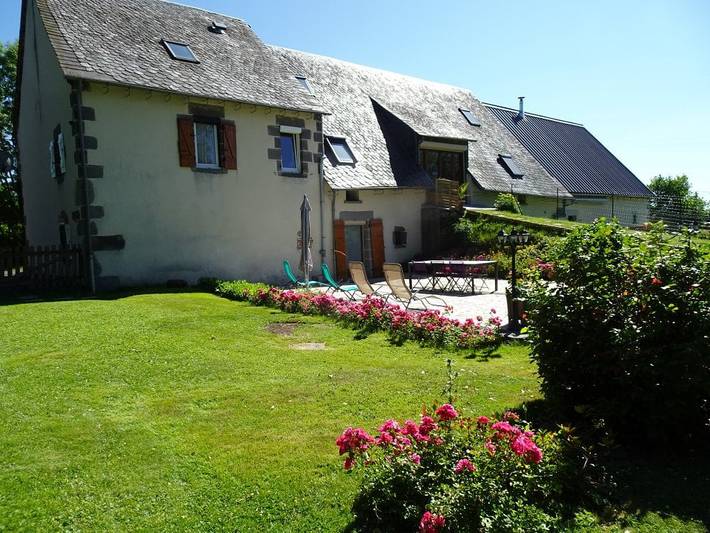 Chambre d’hôte pour 2 personnes, avec jacuzzi ainsi que jardin et sauna dans Parc naturel régional des Volcans d'Auvergne - 2