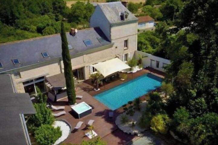 Location de vacances pour 14 personnes, avec jardin à Anché