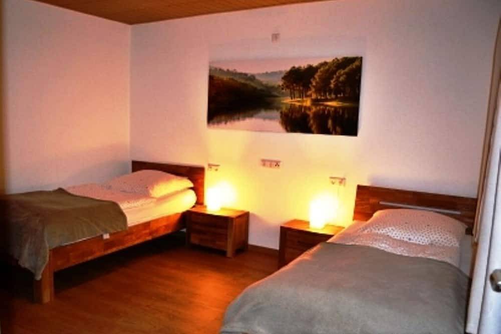 Ebenerdiges 4-Sterne-Ferienhaus in stiller Ortsrandlage mit See- & Strandnähe in Bischoffen, Naturpark Lahn-Dill-Bergland
