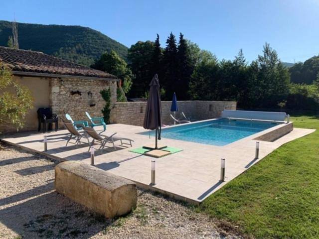 Location de vacances pour 11 personnes, avec piscine ainsi que vue et jardin à Mirmande - 3