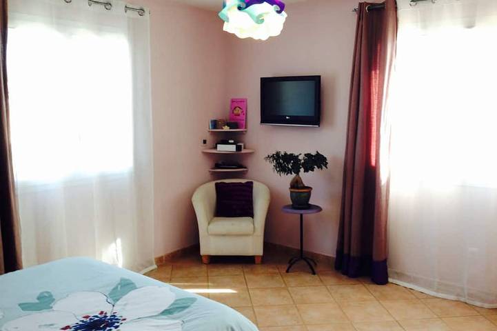 Location de vacances pour 6 personnes, avec jardin et jacuzzi à Châteauneuf-le-Rouge - 3