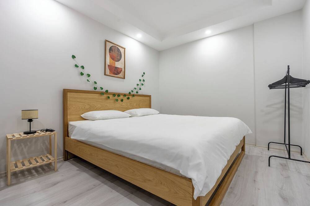 Entire apartment, Funky & Spacious: 2-Bedroom Colourful Escape Near Downtown! in Antalya, Antalya Province