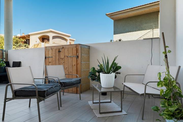 Entire apartment, Apartment 'Casa Del Mirto' with Private Terrace, Wi-Fi and Air Conditioning in Olbia, Costa Smeralda