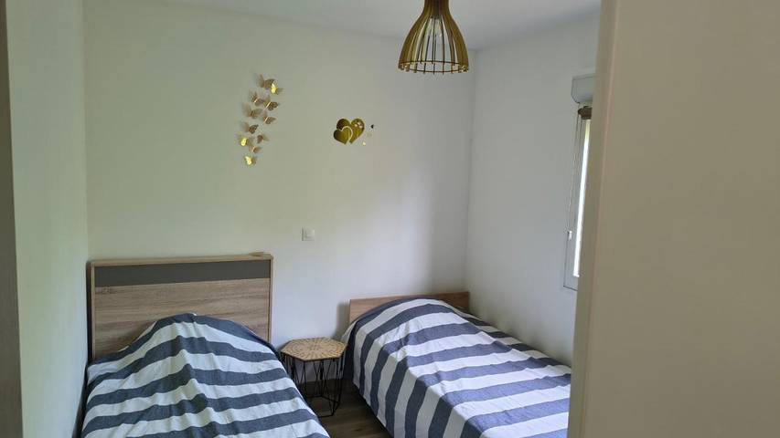 Location de vacances pour 6 personnes, avec Terrasse et Jardin ainsi que Piscine et Vue à Saint-Brès - 3