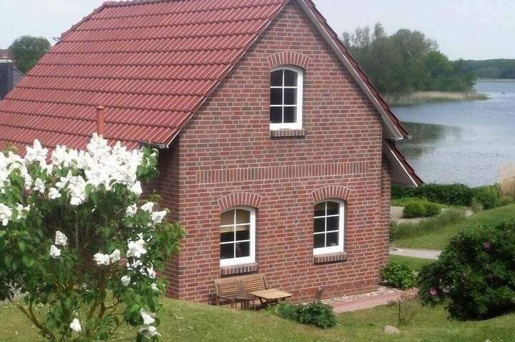 Ferienhaus für 6 Personen, mit Terrasse und Garten in Sternberg