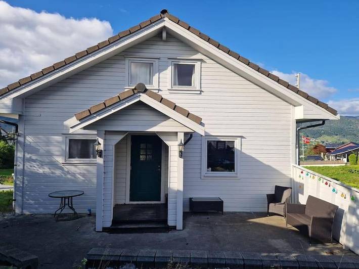 Ferienhaus für 6 Personen, mit Ausblick und Garten in Etne