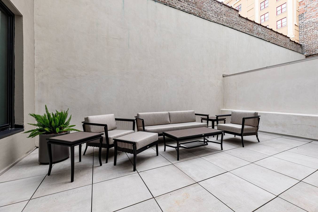 Apartamento entero, 2Br Private Patio in Luxe Canal St Unit | The Mayfair in Storyville (New Orleans), New Orleans