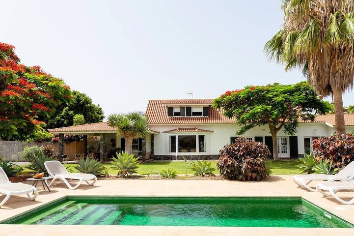 Gîte pour 6 personnes, avec jardin ainsi que piscine et balcon