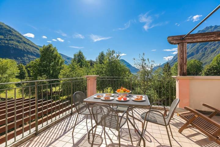 Vakantieappartement voor 4 personen, with Balkon and Terras as well as Uitzicht op het meer in Gemeente Porlezza