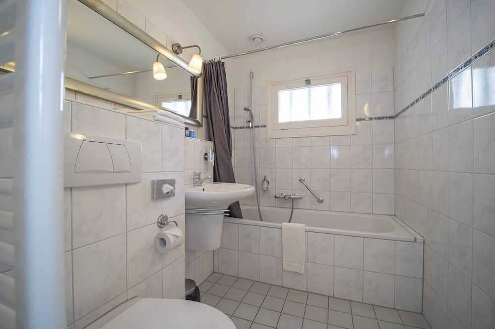 Retreat with Free Parking and Hiking Access Near Theater & Congres Orpheus in Apeldoorn, Veluwe