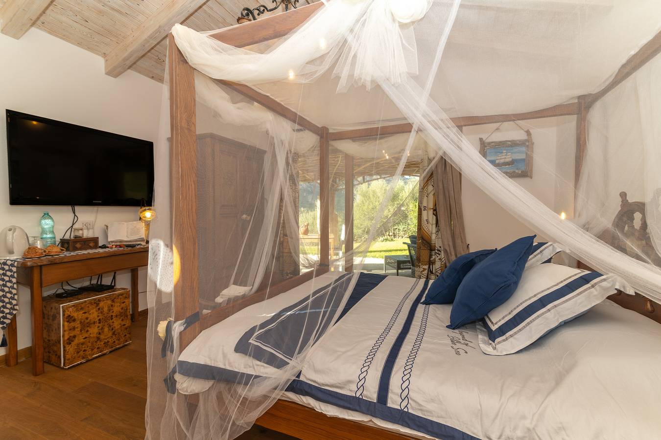 Guest House 'La Suite Del Capitano' con vista sulle montagne, Wi-Fi e aria condizionata in Gallura