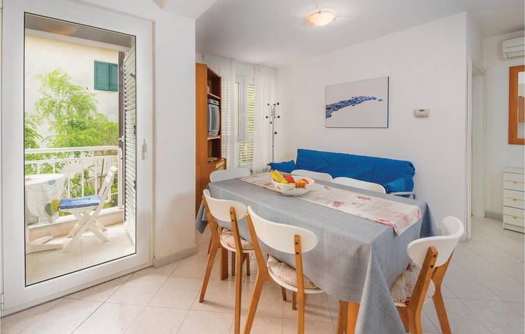 Apartamento vacacional entero, Acogedor apartamento de 1 dormitorio a 200 m de la playa, con terraza y wifi in Rabac, Labin-Rabac