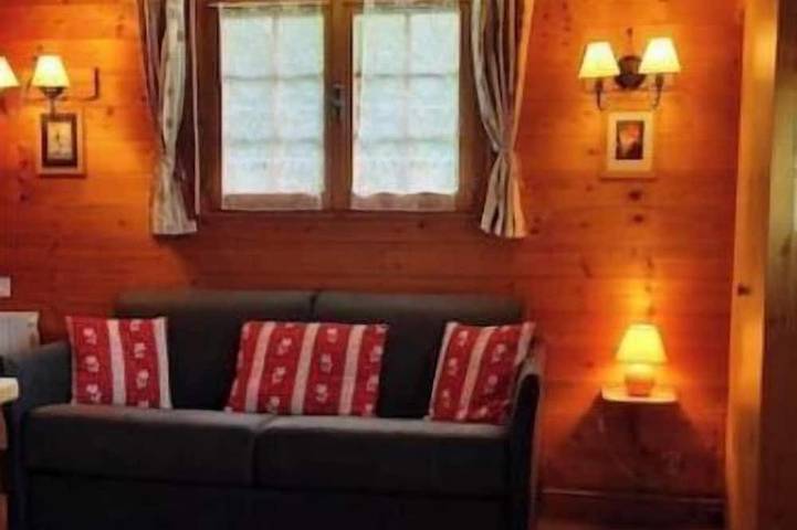 Petit chalet bois esprit montagne 2à 3 personnes in Saint-Gervais-les-Bains, Pays du Mont-Blanc