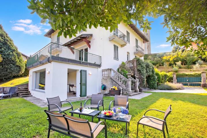 Villa for 9 people, with Balcony and Terrace as well as Lake view in Lago Maggiore