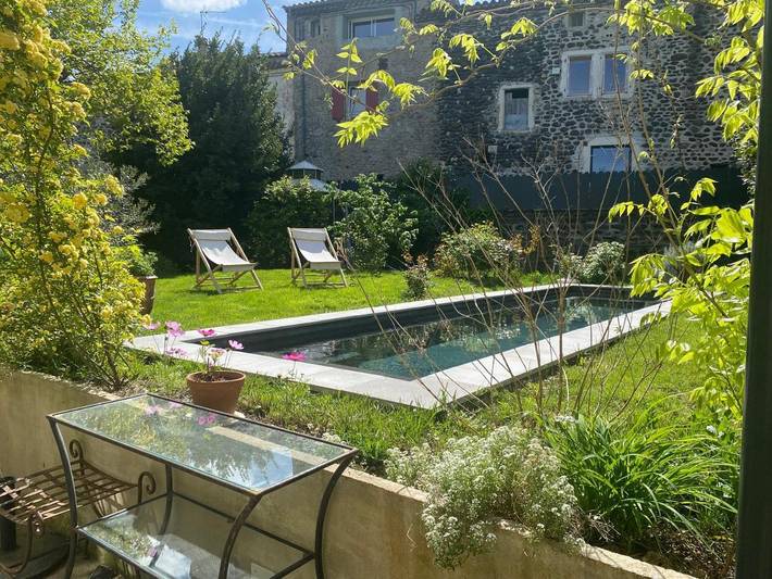 Location de vacances pour 2 personnes, avec vue ainsi que piscine et jardin à Alba-la-Romaine - 4