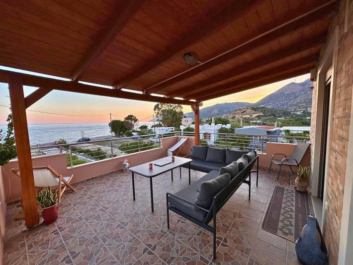 Location de vacances pour 6 personnes, avec Balcon et Terrasse ainsi que Jardin et Vue dans Keratokambos