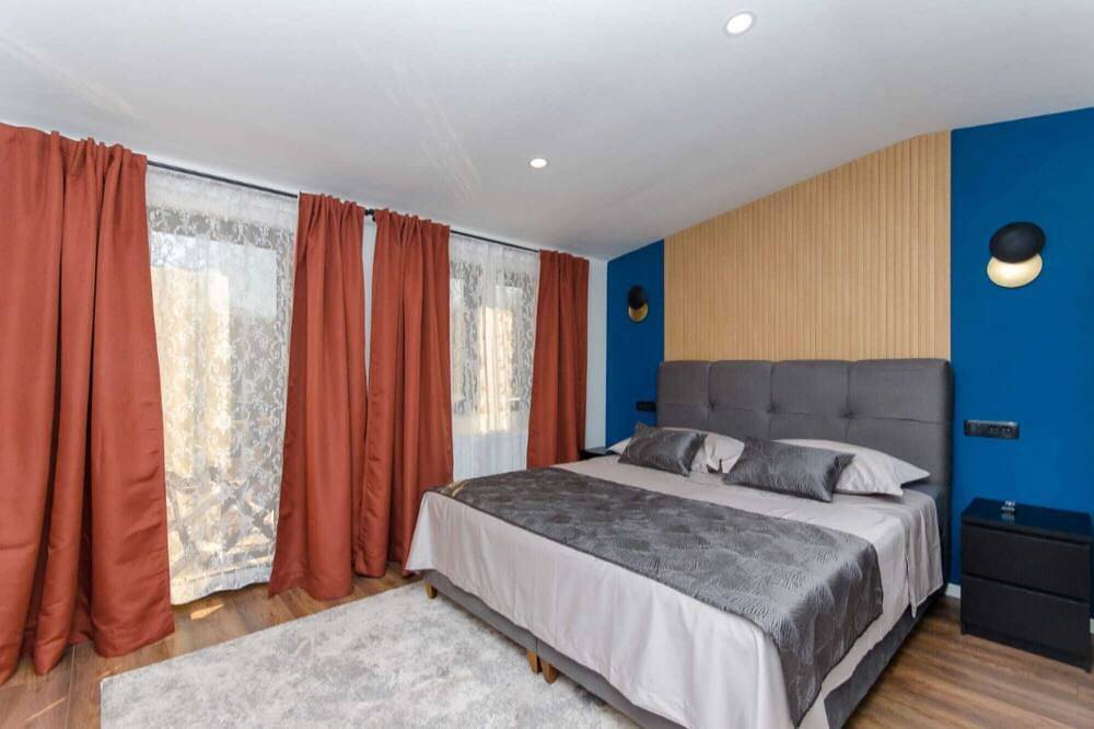 Villa sa bazenom i jacuzzijem u Dalmatinskoj zagori na 20 min od Splita in Dalmatinisches Zagora