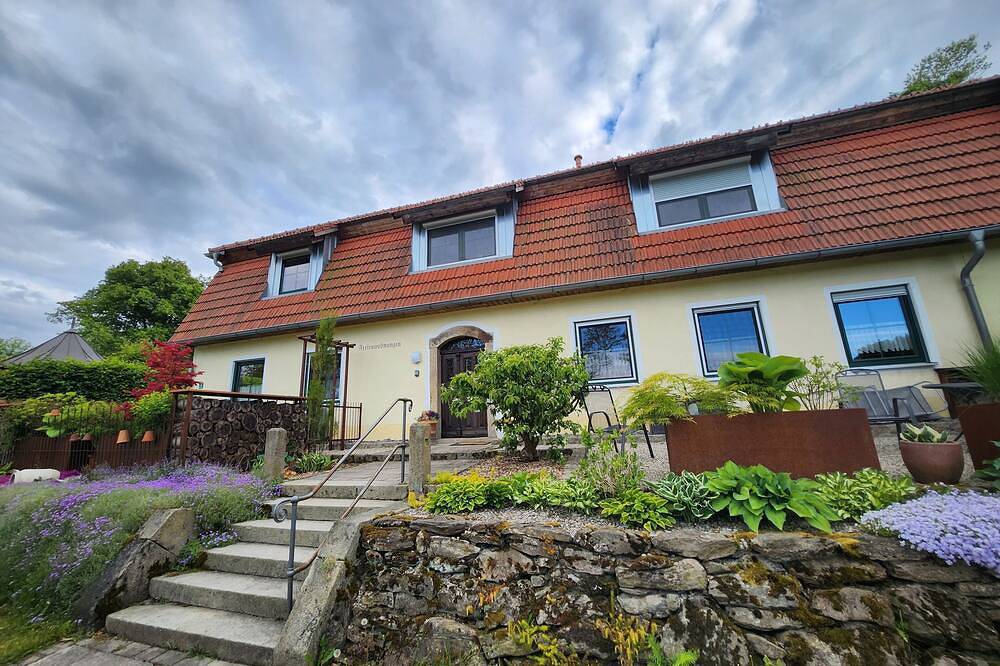 Ganze Wohnung, Wohnen im Gutshaus direkt am Waldrand mit Wellnessbereichhundefreundlich! in Furth im Wald, Ostbayern