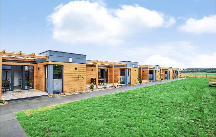 Ferienhaus für 6 Personen, mit Garten in Nowęcin